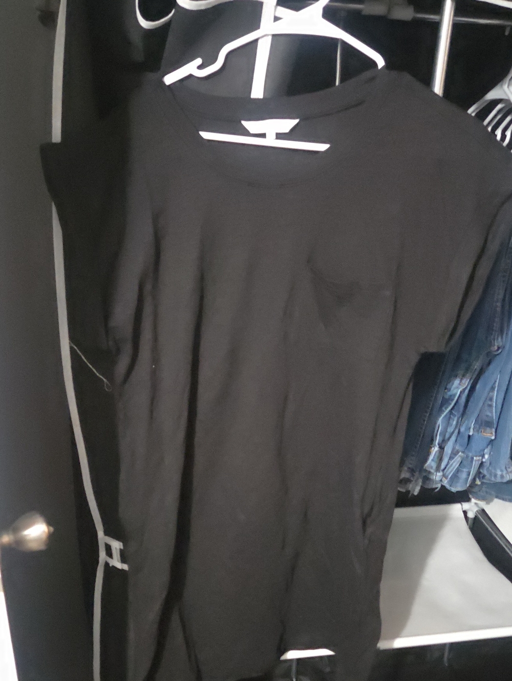 Amaryllis Black Short-Sleeve Crew Neck T-Shirt with Chest Pocket